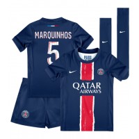 Otroški Nogometni dresi Paris Saint-Germain Marquinhos #5 Domači 2024-25 Kratek Rokav (+ Kratke hlače)